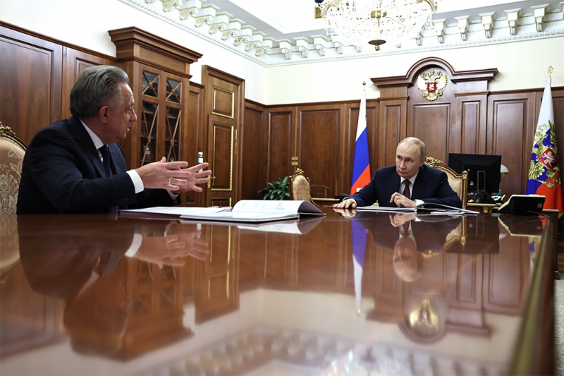 Владимир Путин обсудил с Виталием Мутко развитие "ДОМ.РФ" и ситуацию с ипотекой