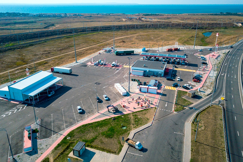 Вдоль автомагистралей откроются сотни комплексных сервисных зон для водителей