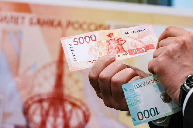 Аналитики выяснили, как часто россияне снимают и используют наличные