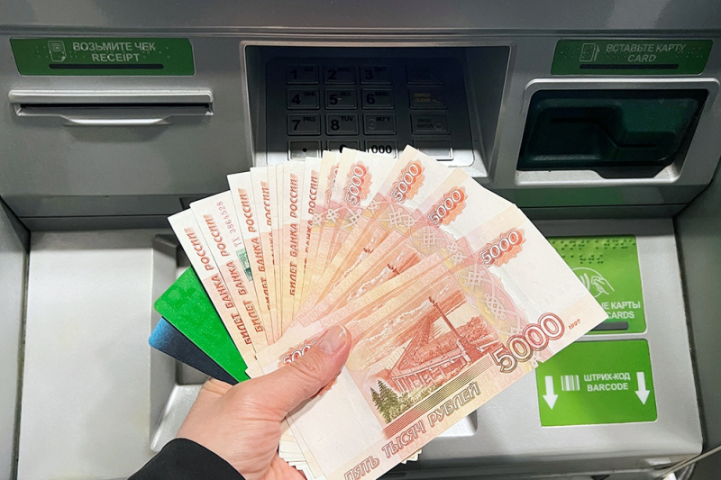 Сколько денег можно перевести и снять с карты: Лимиты, комиссии и правила банков в 2026 году