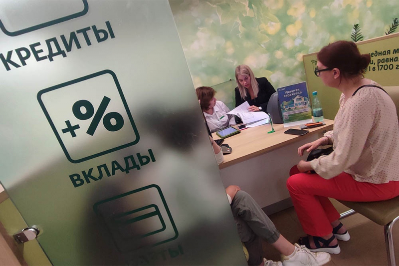 "Это всего лишь формальность". Топ-5 ненужных банковских услуг, на которых мы теряем деньги