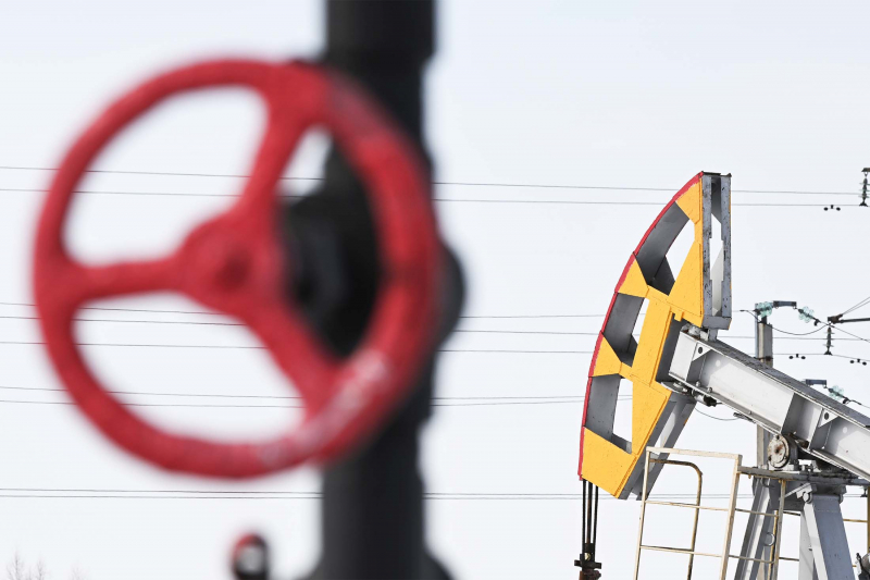 Цена нефти Brent превысила 111 долларов за баррель впервые за пять месяцев